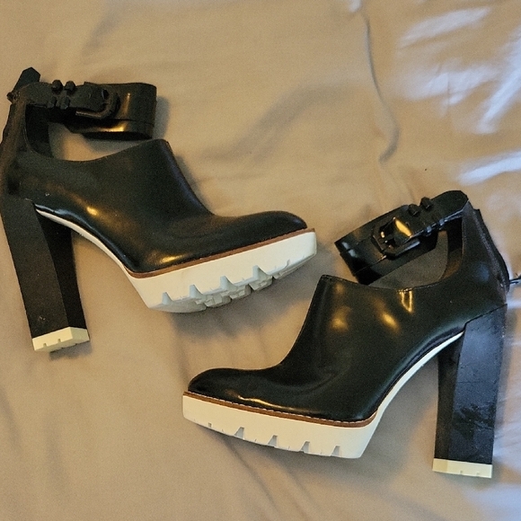 Kenneth Cole New York Shoes - You Are Hip!Kenneth Cole New York Black and White Heeled Boots with Sleek Design